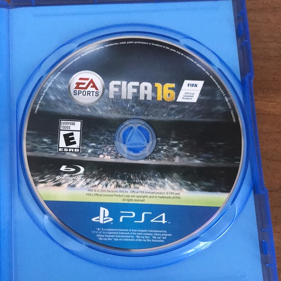 PS4 FIFA 16 - Picture 2 of 4